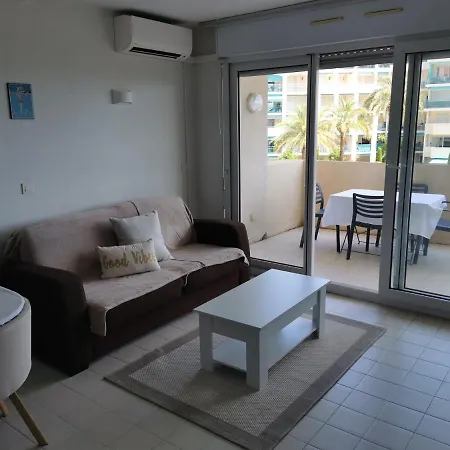 Les Pins 2 Pieces Vue Mer Piscine Parking *