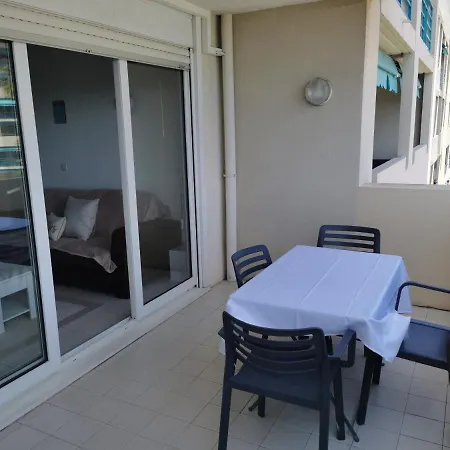 Les Pins 2 Pieces Vue Mer Piscine Parking